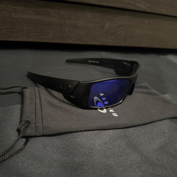 NEW Oakley Gascan Mens Sunglasses 9014 Blue Reflective Lenses - Picture 5 of 10